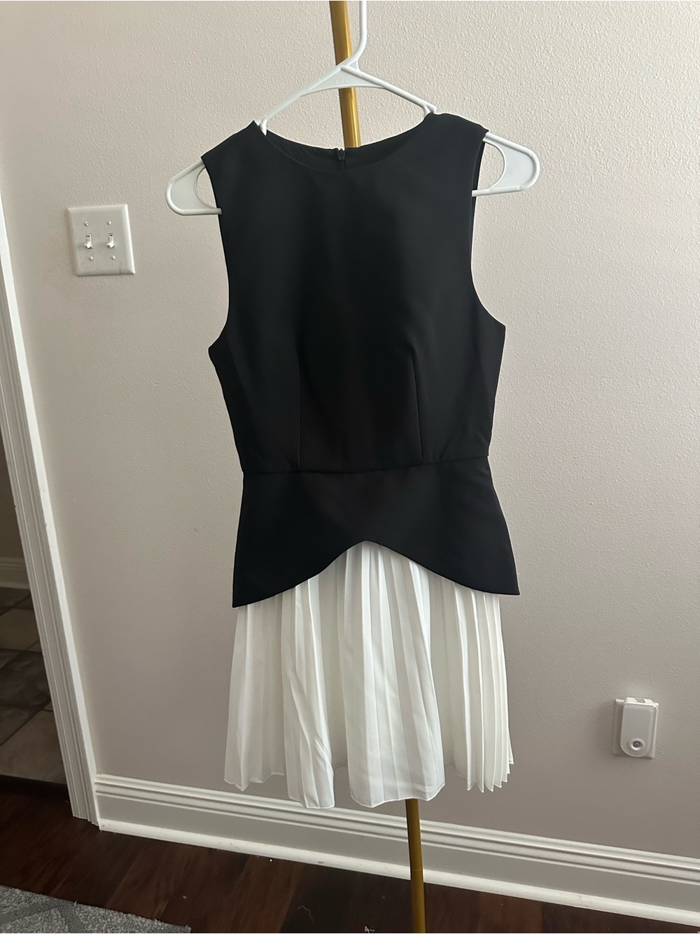 Commense Black Sleeveless Top with White Pleated Skirt Mini Dress